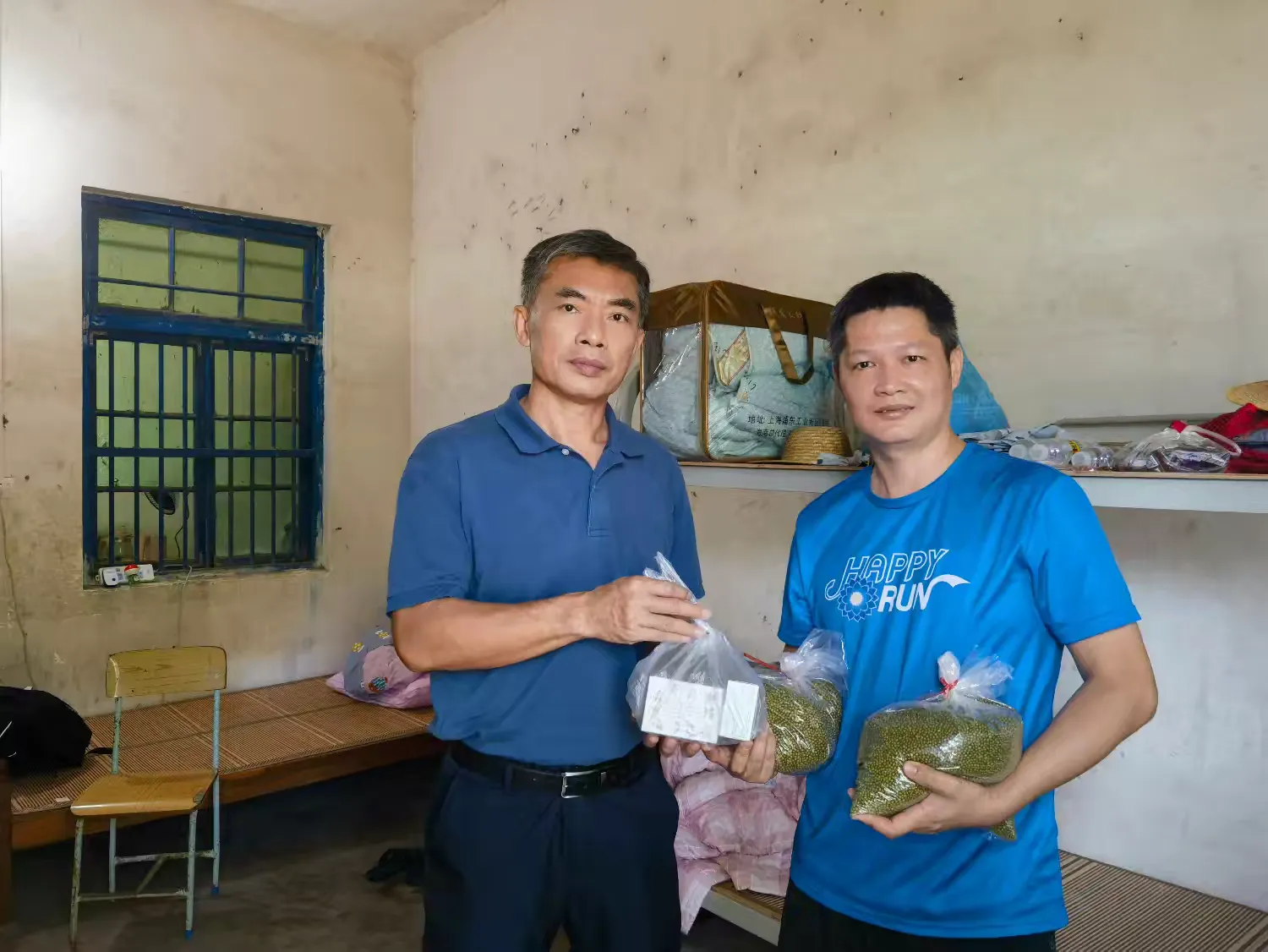 市環(huán)發(fā)公司黨委副書(shū)記林明智帶隊到幫扶村開(kāi)展慰問(wèn)鄉村振興工作人員和幫扶相對穩定戶(hù)工作