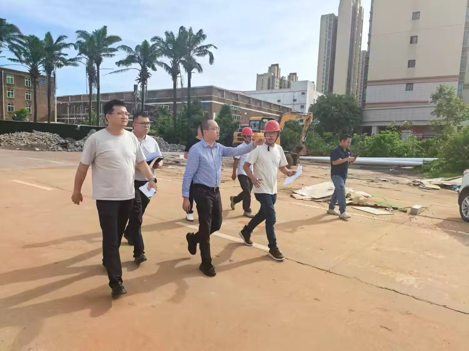 ?？诰C保區管委會(huì )楊義主任一行調研?？诮鸨P(pán)制造業(yè)聚集區創(chuàng  )新中心（一期）項目(圖1)